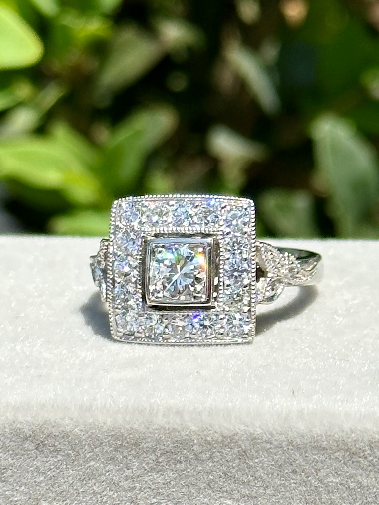 Gran Anillo Cuadrado Diamantes Naturales en Platino 1