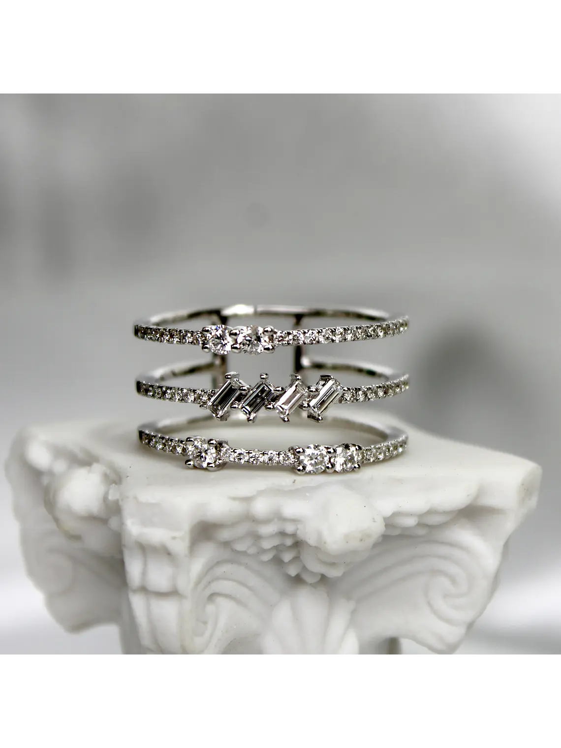 Anillo Cintillo Triple Brillantes 70 puntos Oro Blanco 18K 1