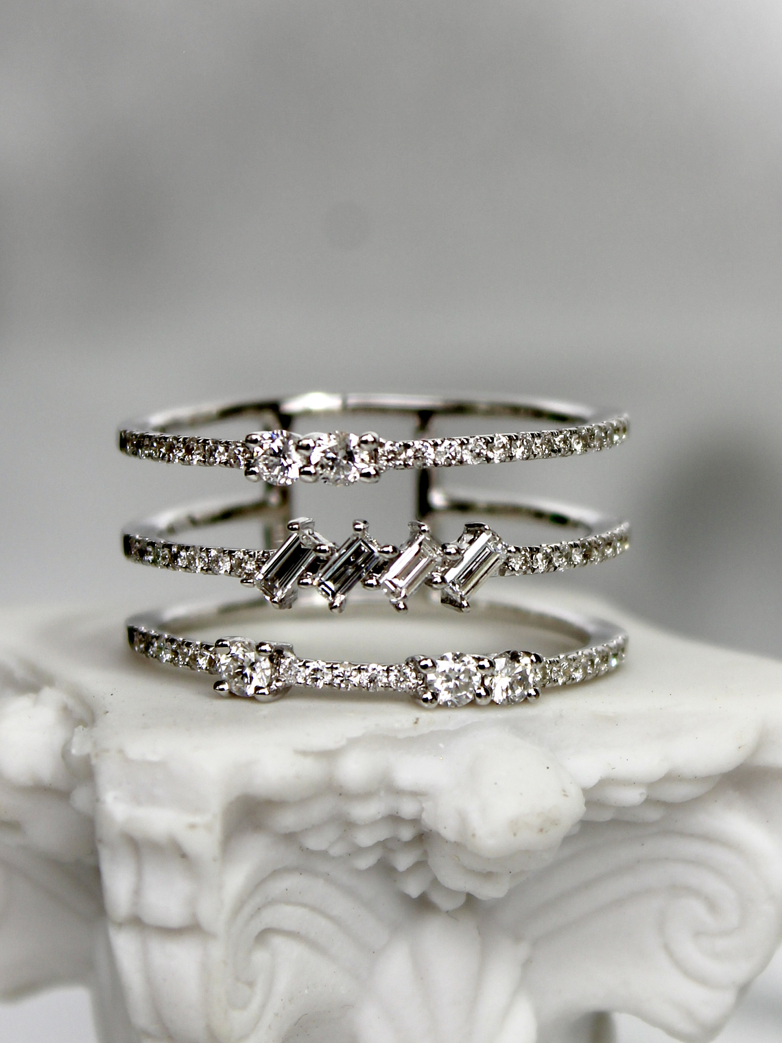 Anillo Cintillo Triple Brillantes 70 puntos Oro Blanco 18K 1