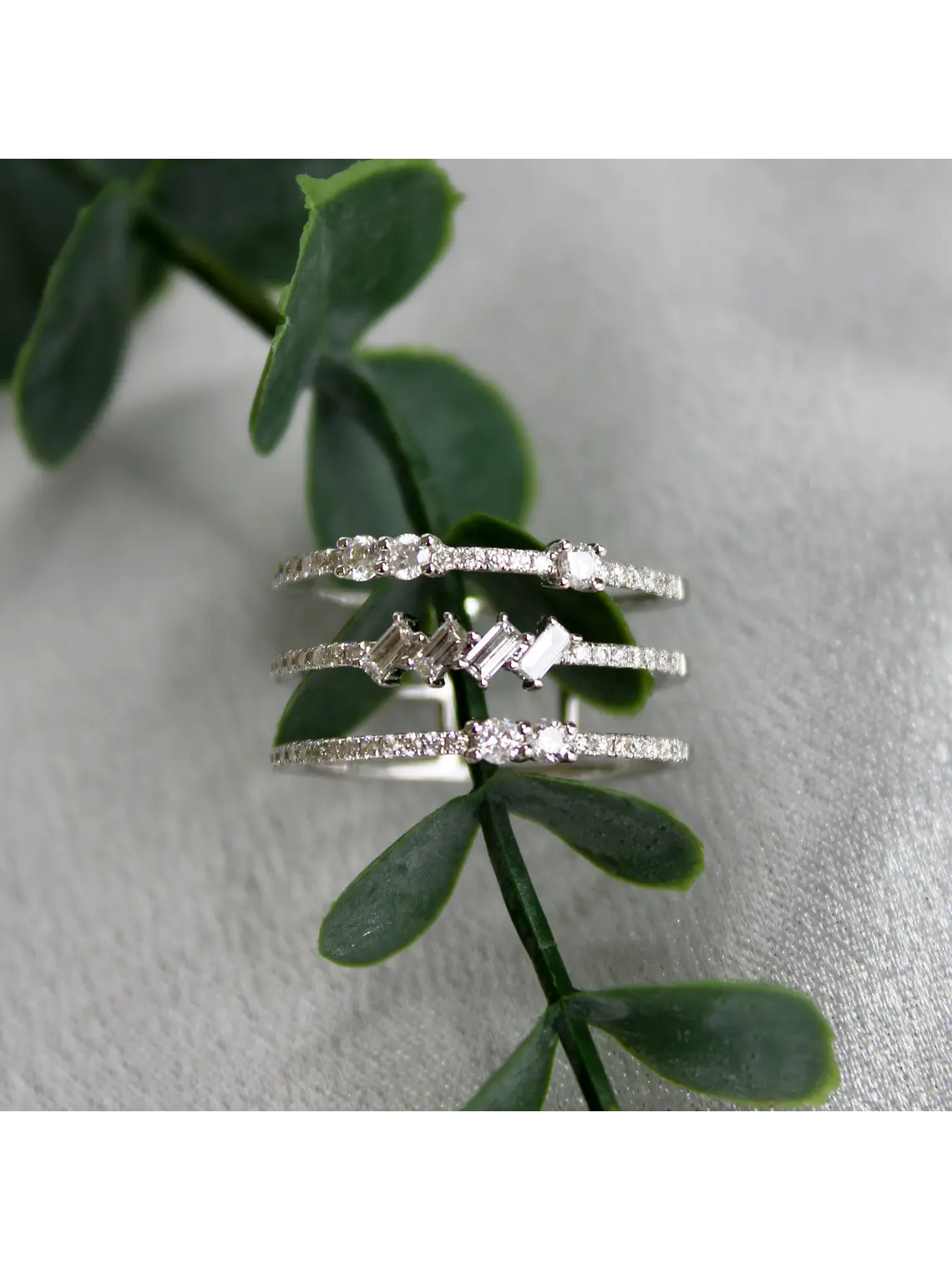 Anillo Cintillo Triple Brillantes 70 puntos Oro Blanco 18K 2