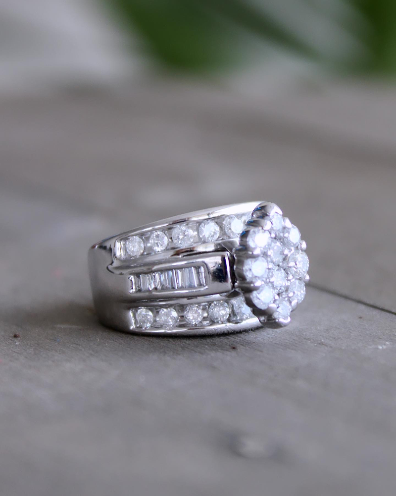 Maxi Anillo Cintillo Ancho Diamantes en Oro Blanco 