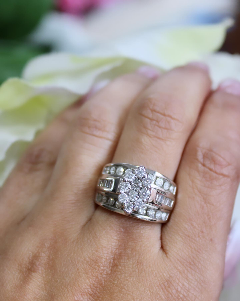 Maxi Anillo Cintillo Ancho Diamantes en Oro Blanco 