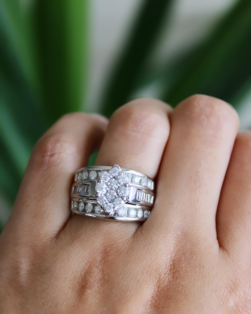 Maxi Anillo Cintillo Ancho Diamantes en Oro Blanco 