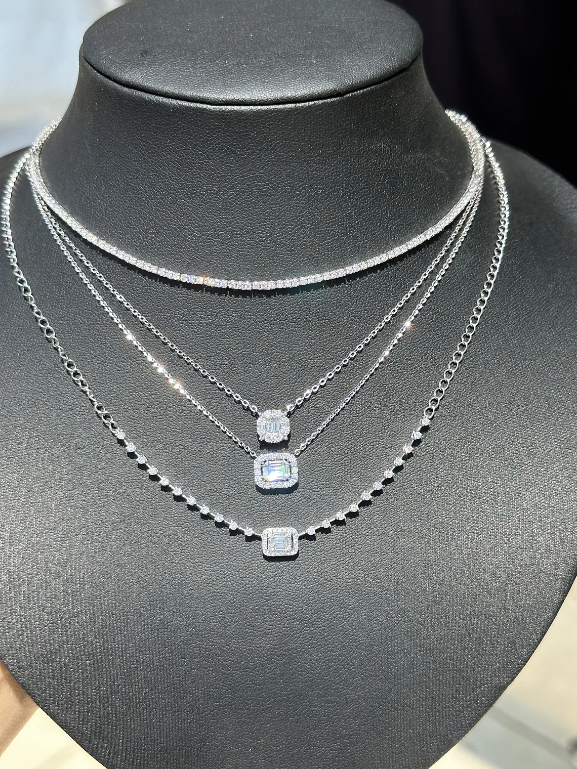 Collar Redondo Diamantes Baguette Oro Blanco 18K 5