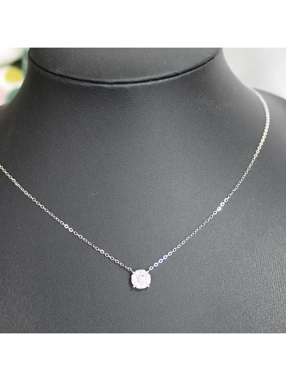 Collar Redondo Diamantes Baguette Oro Blanco 18K 1