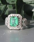 Anillo Art Decó Gran Esmeralda 2.55 Ct con Diamantes en Oro Blanco 18kl 