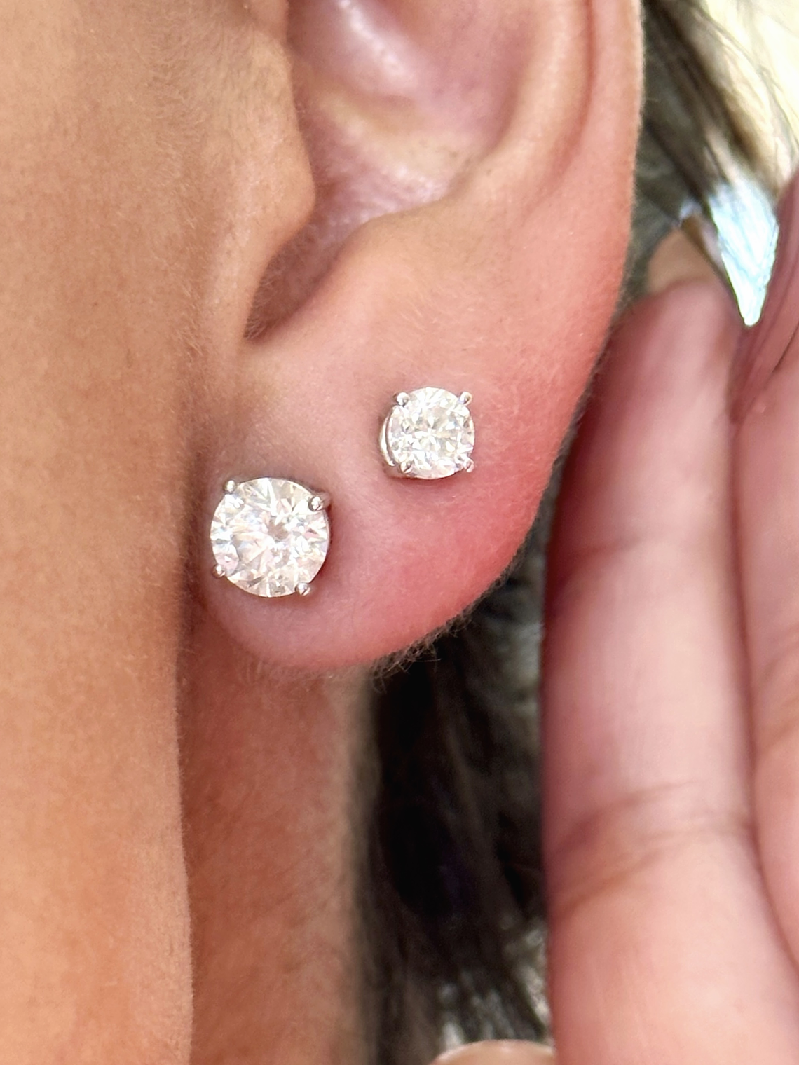 Aros Punto de Luz Diamantes 1 Ct 100 puntos en Oro Blanco 18K 2