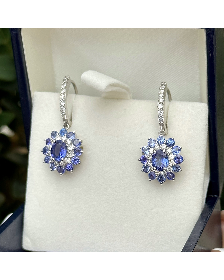 Aros Colgantes  Zafiros Azules y Diamantes en Oro Blanco 18K