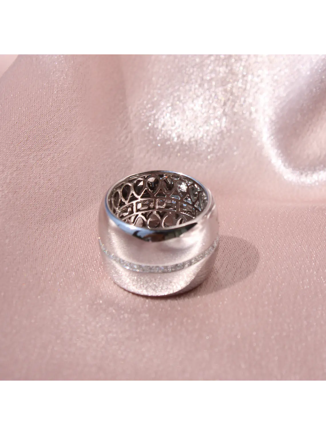 Maravilloso Anillo Sinfín, Eternity, Sin Fin Ancho Moderno Diamantes Princess en Oro Blanco 18K 6