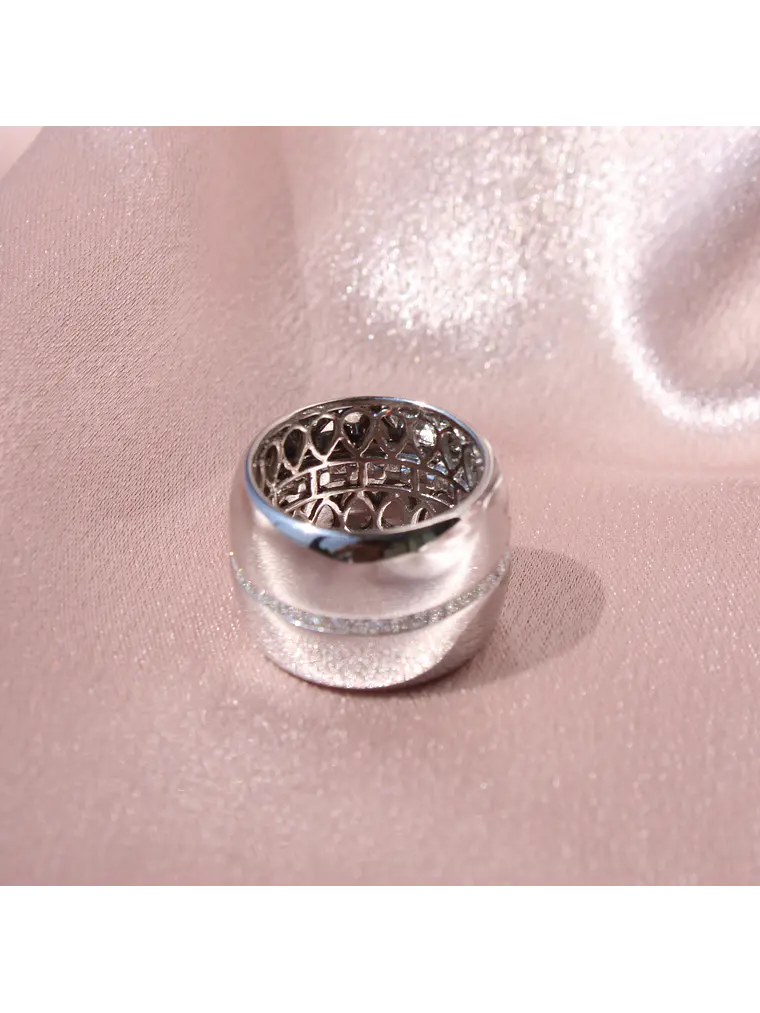 Maravilloso Anillo Sinfín, Eternity, Sin Fin Ancho Moderno Diamantes Princess en Oro Blanco 18K 6