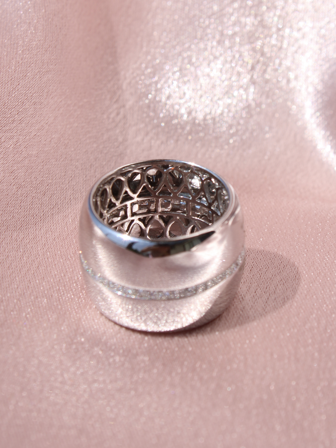 Maravilloso Anillo Sinfín, Eternity, Sin Fin Ancho Moderno Diamantes Princess en Oro Blanco 18K 6