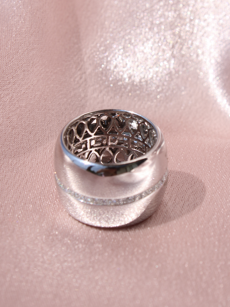 Maravilloso Anillo Sinfín, Eternity, Sin Fin Ancho Moderno Diamantes Princess en Oro Blanco 18K 6