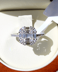Gran Anillo Solitario Diamantes Baguette Oro Blanco 18K