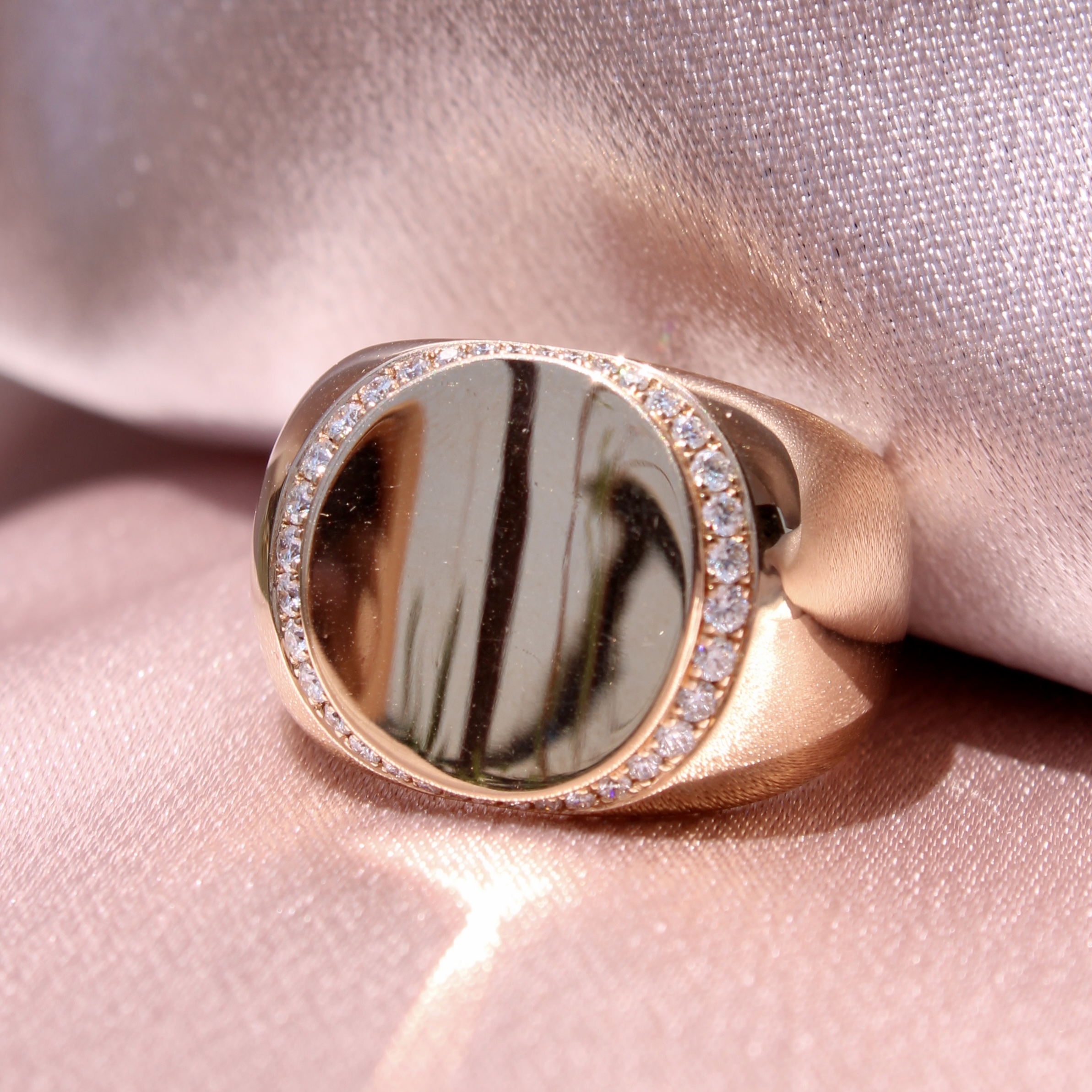 Maravilloso Anillo Ancho Moderno Redondo Brillantes en Oro Rosado 18K