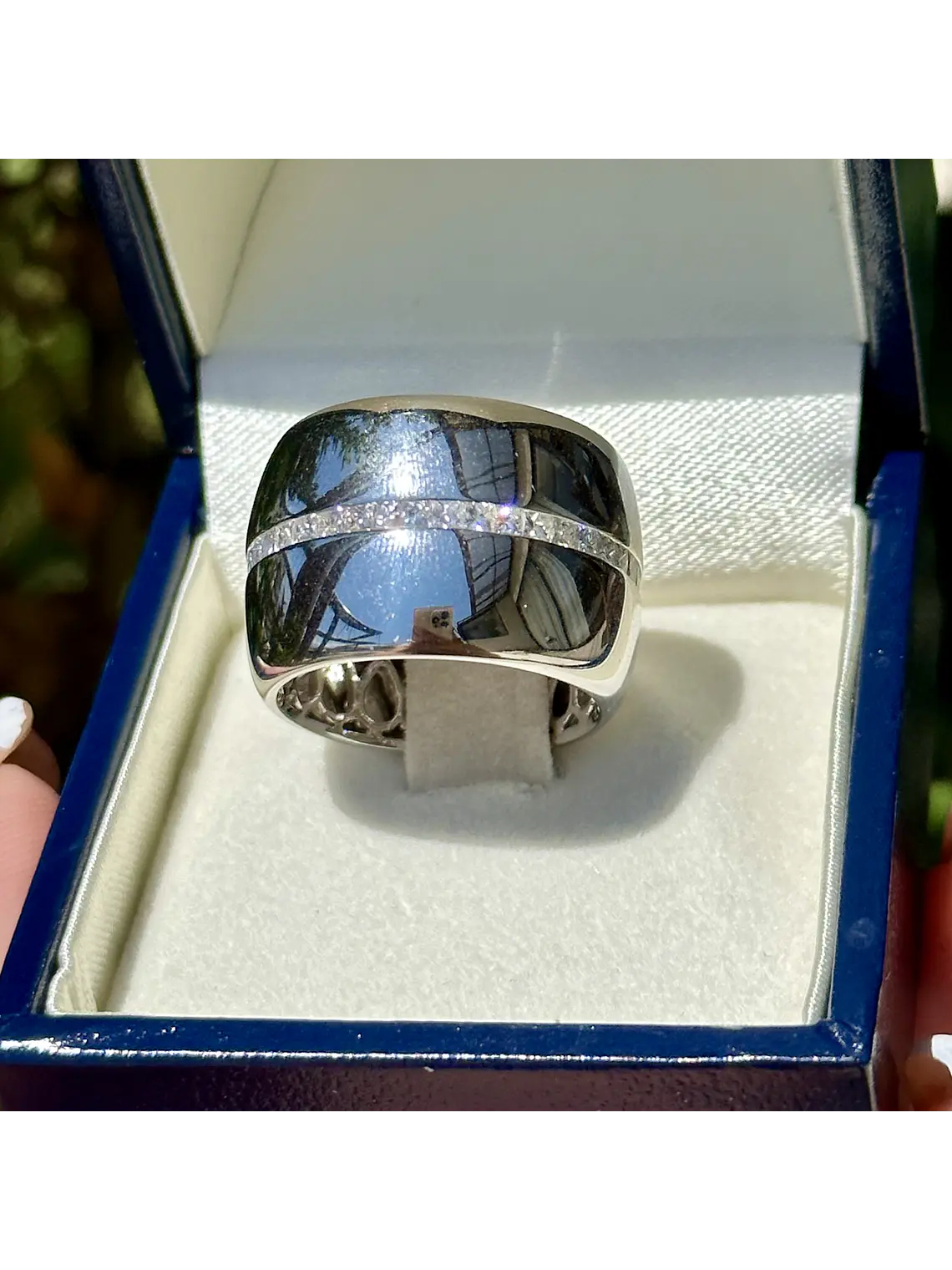 Maravilloso Anillo Sinfín, Eternity, Sin Fin Ancho Moderno Diamantes Princess en Oro Blanco 18K 3