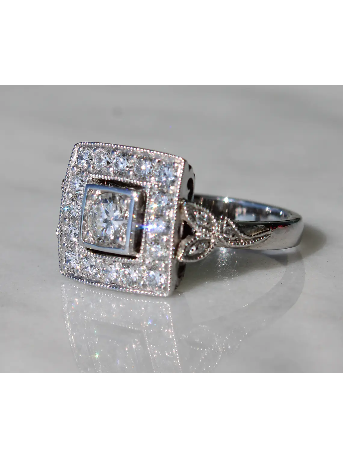 Gran Anillo Cuadrado Diamantes Naturales en Platino 2