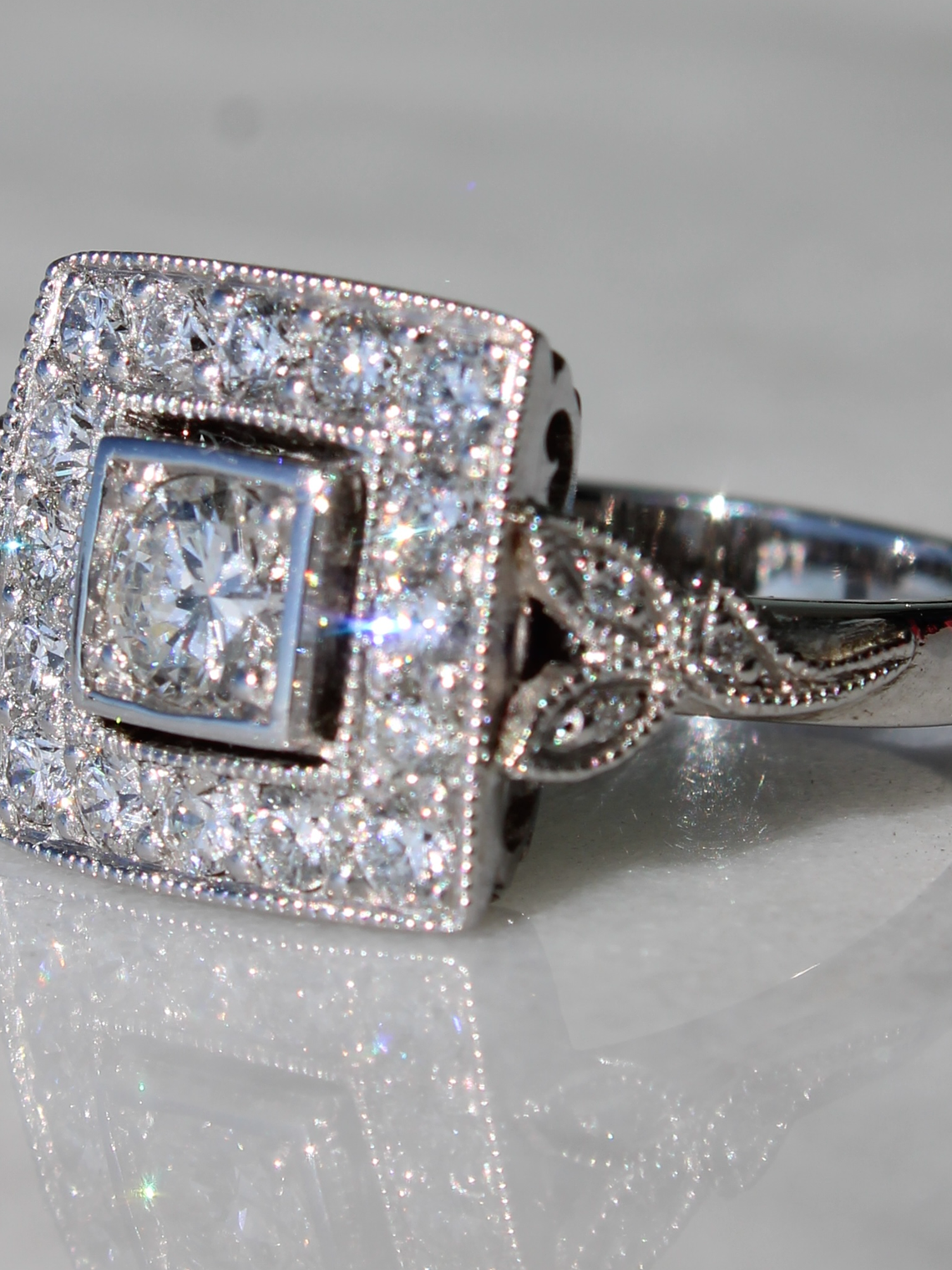 Gran Anillo Cuadrado Diamantes Naturales en Platino 2