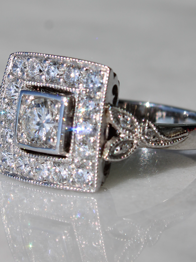 Gran Anillo Cuadrado Diamantes Naturales en Platino 2