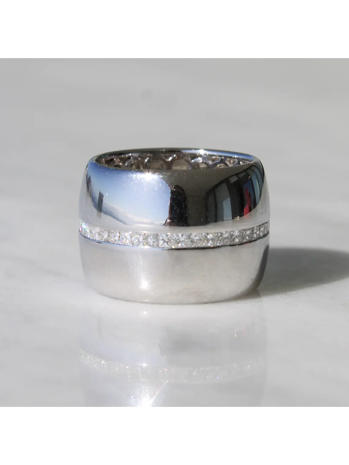 Maravilloso Anillo Sinfín, Eternity, Sin Fin Ancho Moderno Diamantes Princess en Oro Blanco 18K 1