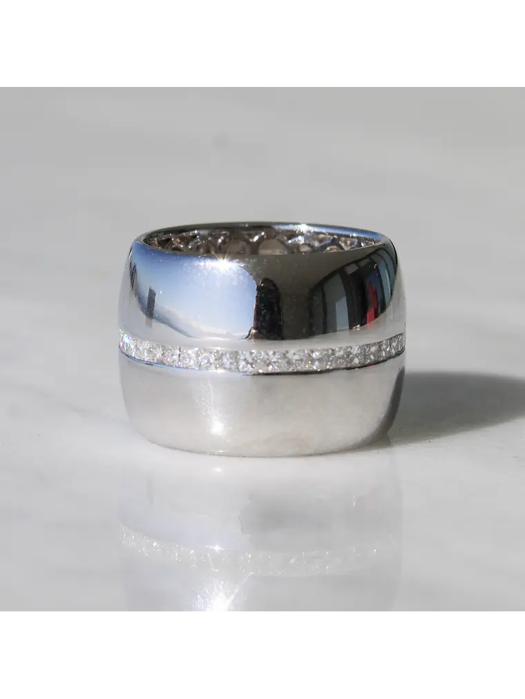 Maravilloso Anillo Sinfín, Eternity, Sin Fin Ancho Moderno Diamantes Princess en Oro Blanco 18K 1