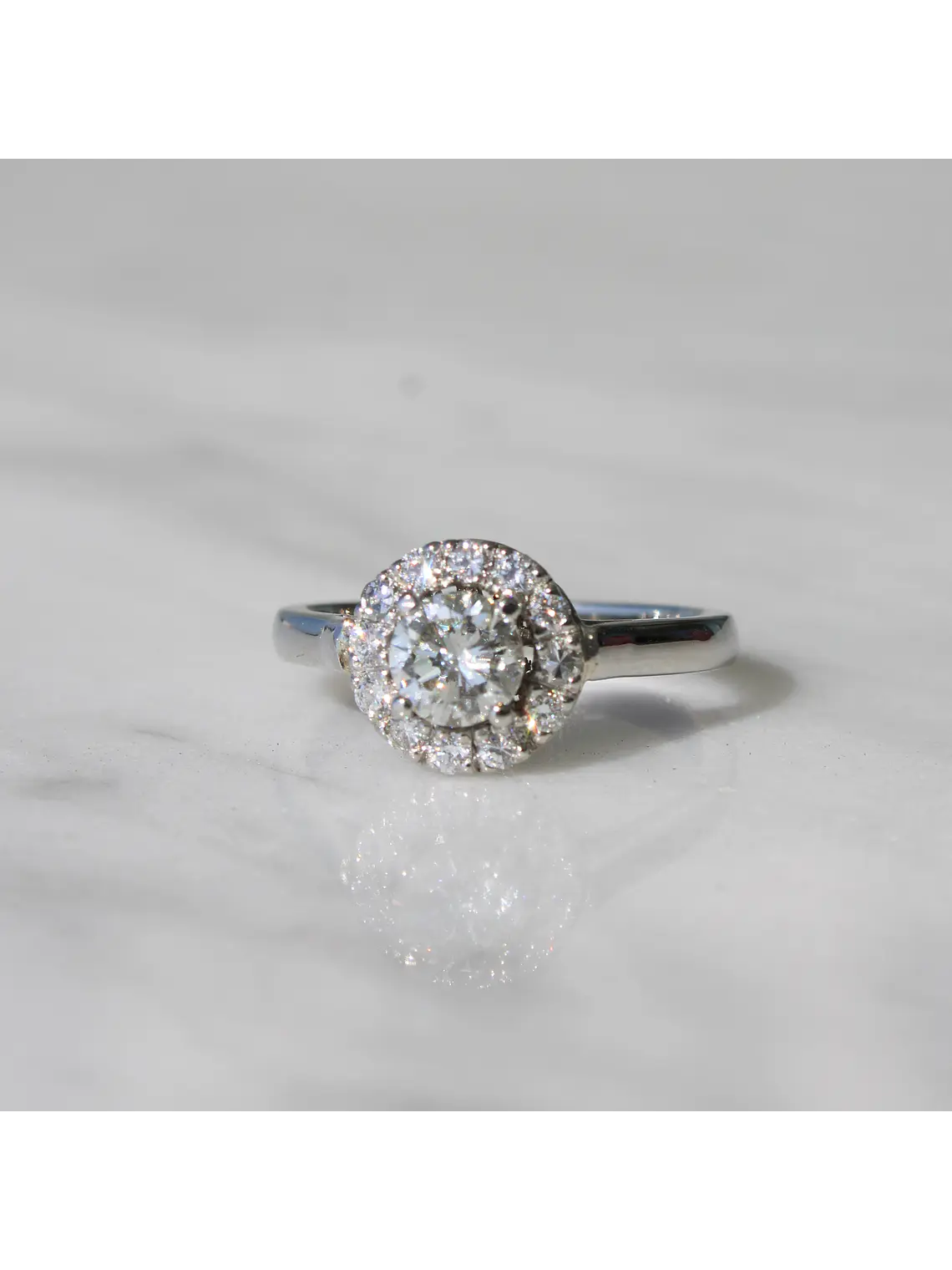 Anillo Solitario 1 Ct Halo de Brillantes Redondo Platino 4