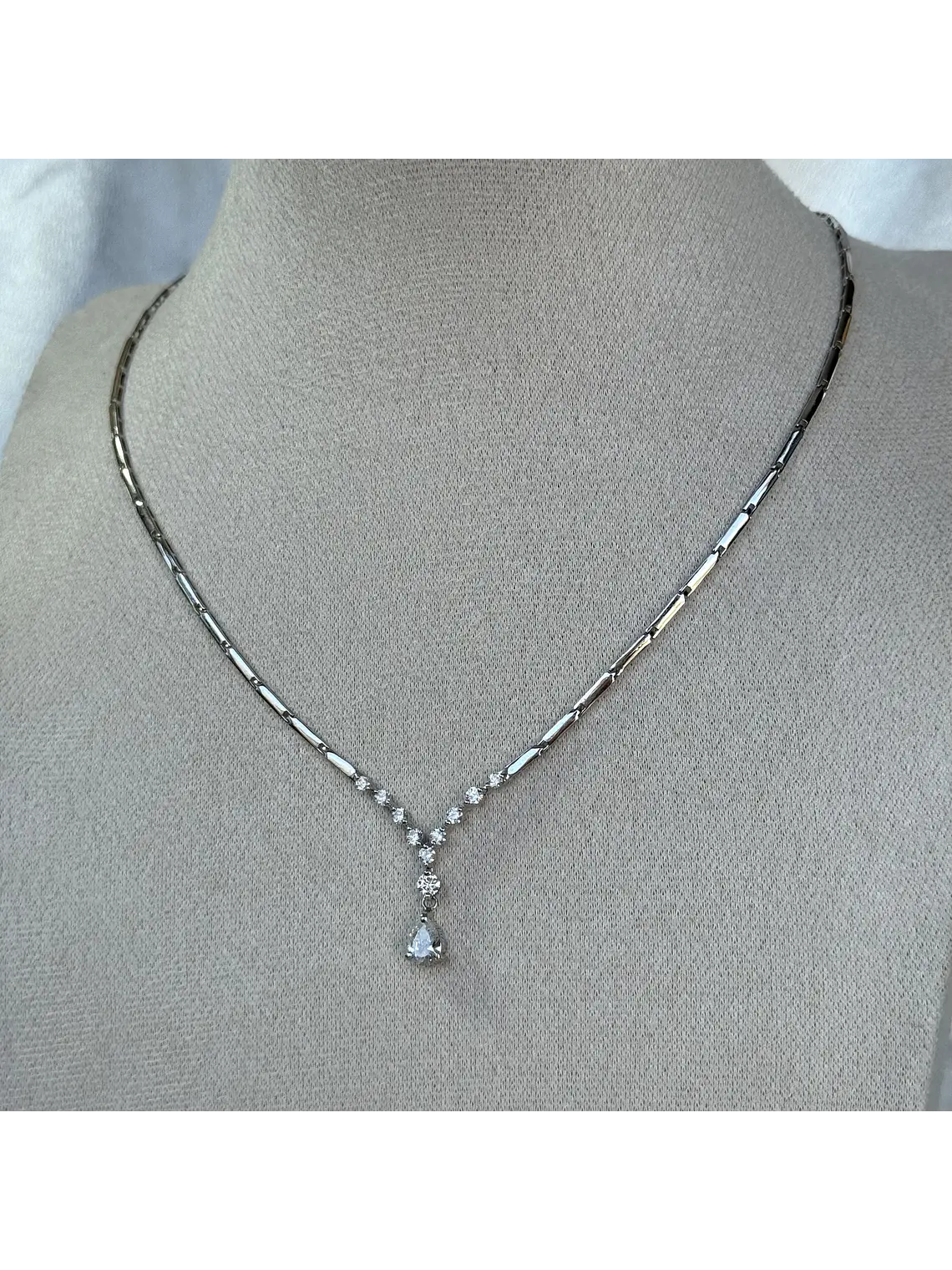 De Princesa! Exclusivo Collar Gran Diamante Corte Gota Oro Blanco 18K 3