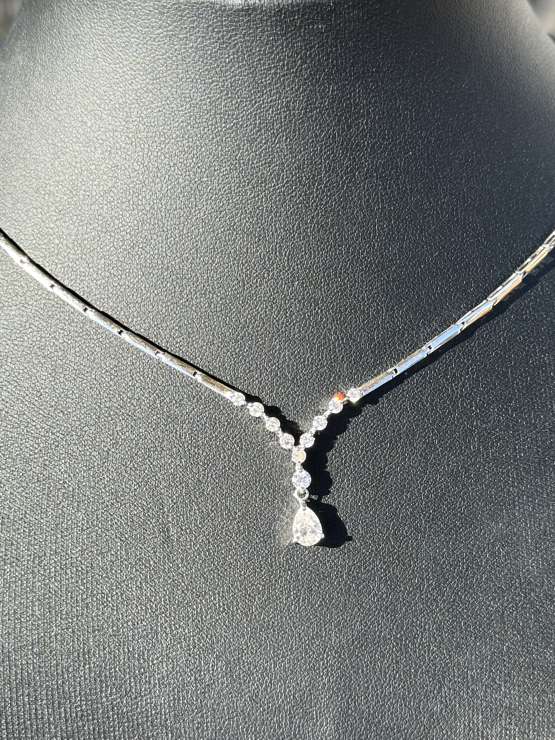 De Princesa! Exclusivo Collar Gran Diamante Corte Gota Oro Blanco 18K 5