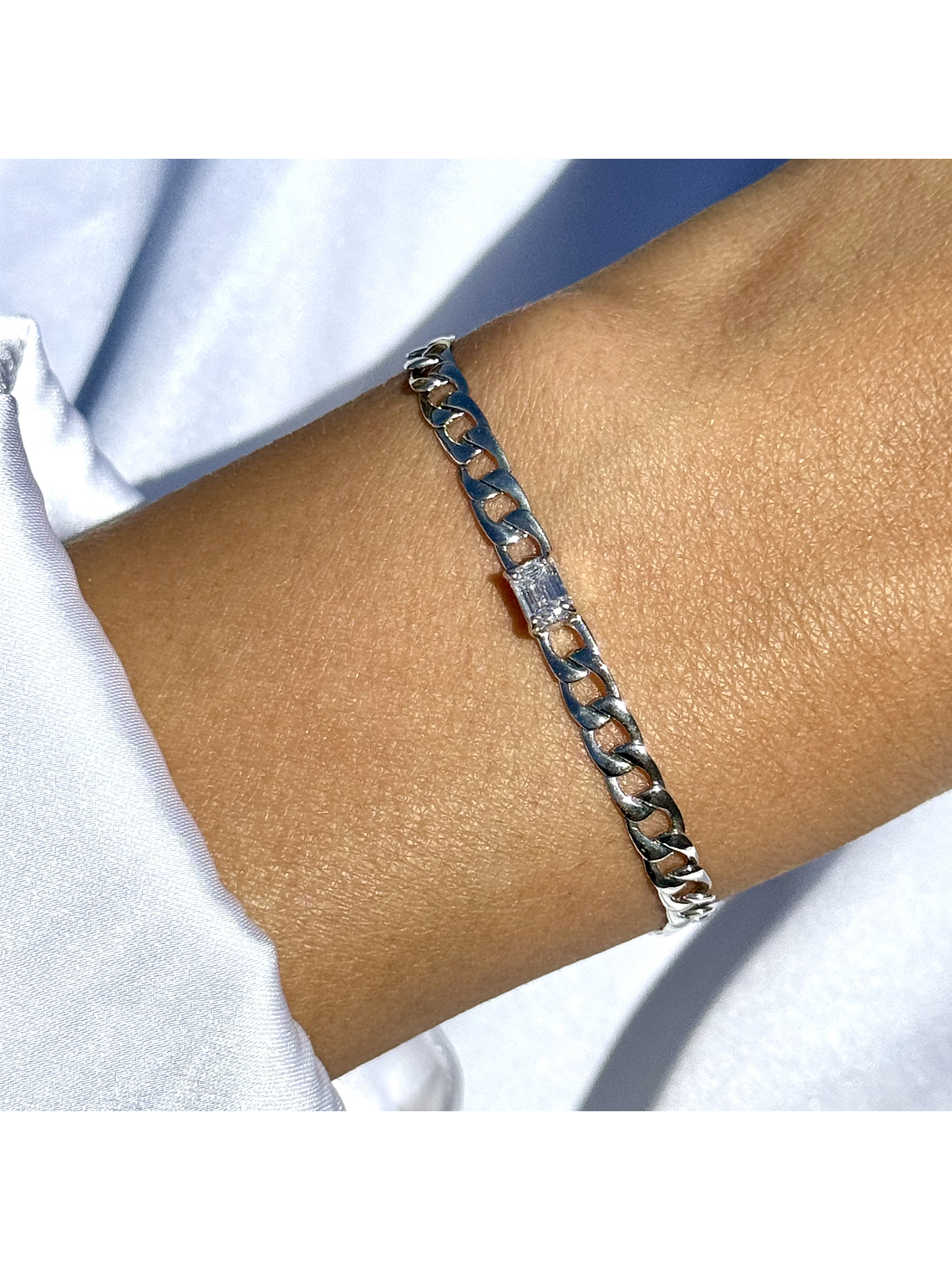 Exclusiva Pulsera Diamante Corte Esmeralda en Oro Blanco 18K 2