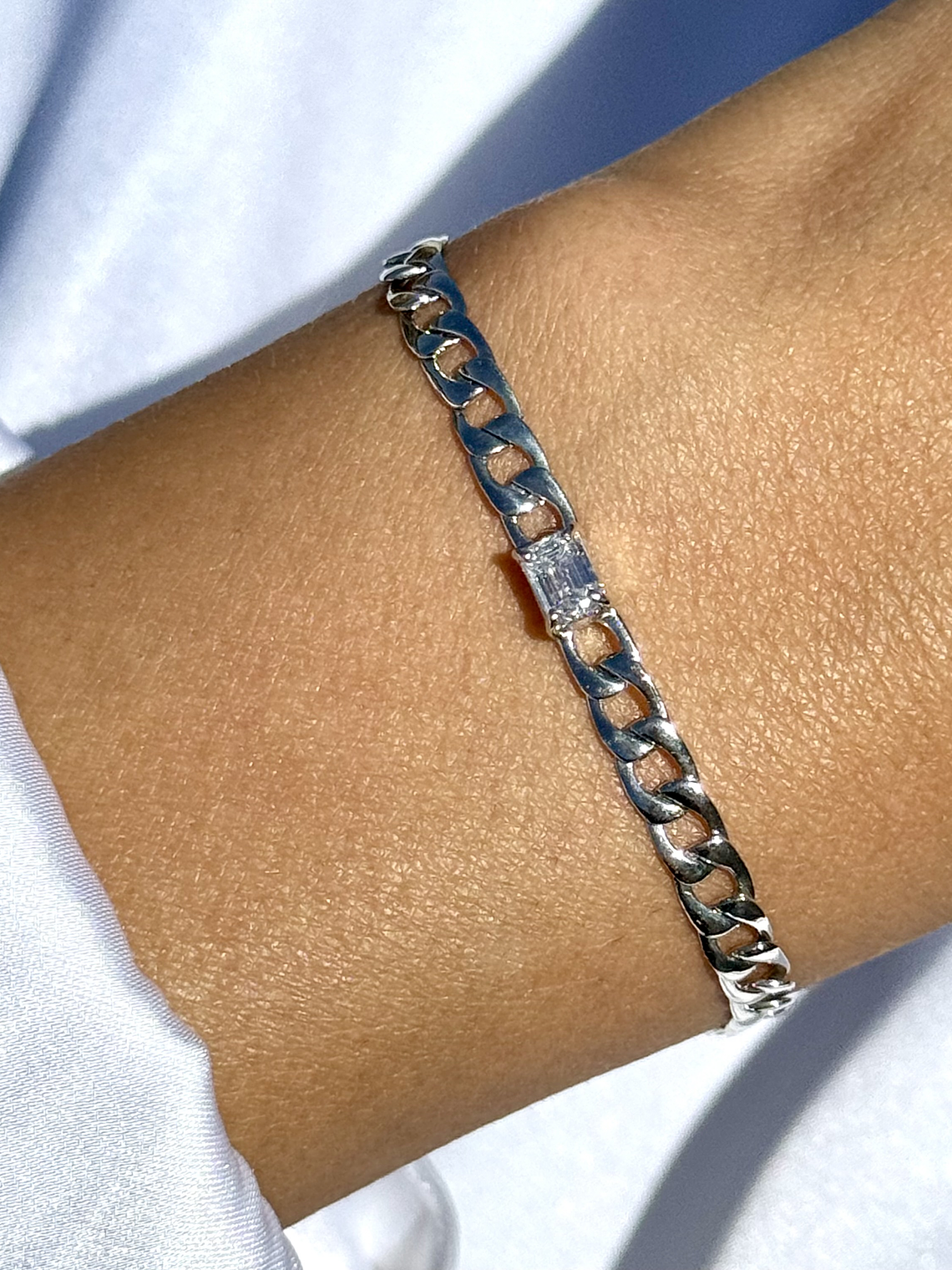 Exclusiva Pulsera Diamante Corte Esmeralda en Oro Blanco 18K 2