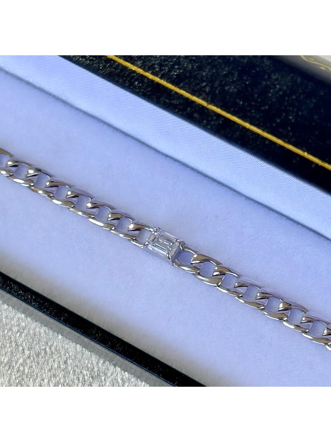 Exclusiva Pulsera Diamante Corte Esmeralda en Oro Blanco 18K 3