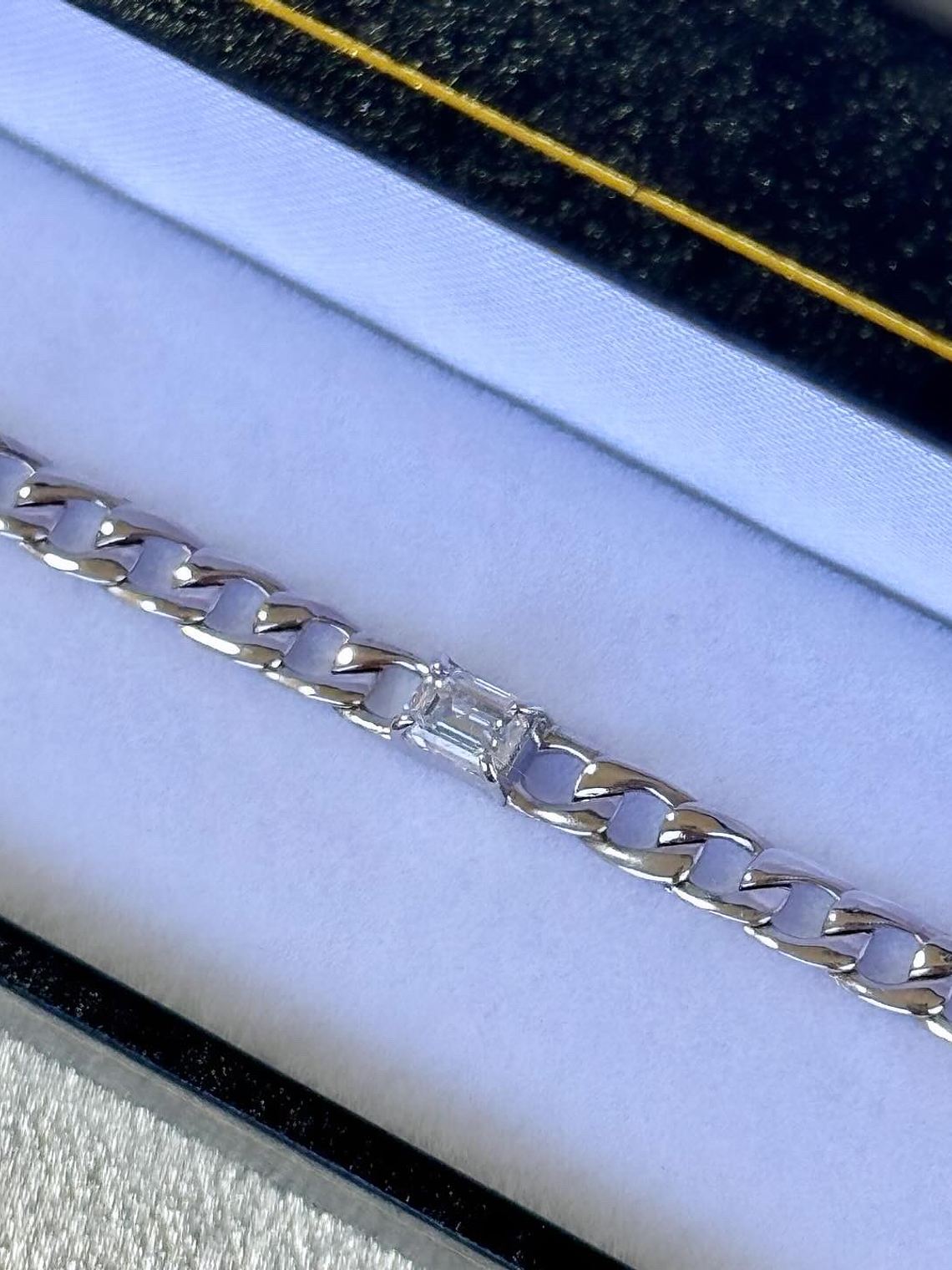 Exclusiva Pulsera Diamante Corte Esmeralda en Oro Blanco 18K 3
