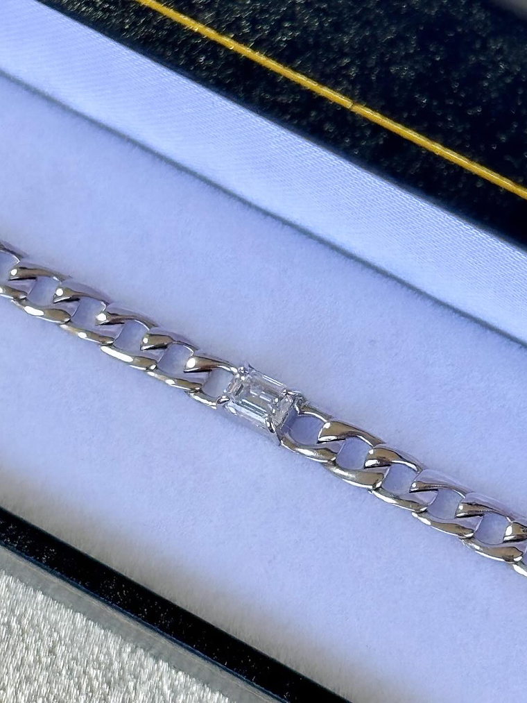 Exclusiva Pulsera Diamante Corte Esmeralda en Oro Blanco 18K 3