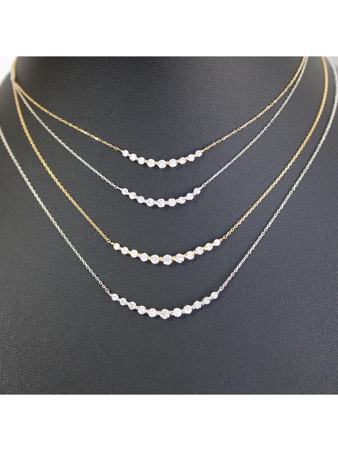 Collar Barrita Grande Diamantes en Oro Blanco o Amarillo 18K 3