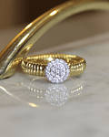 Precioso Anillo Cluster Diamantes y Oro Amarillo 18K