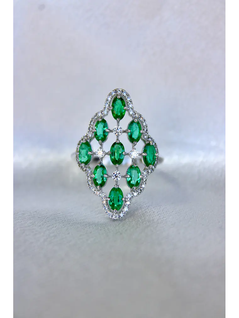 Gran Anillo Tipo Lanzadera Esmeraldas Ovalada y Brillantes en Platino 4