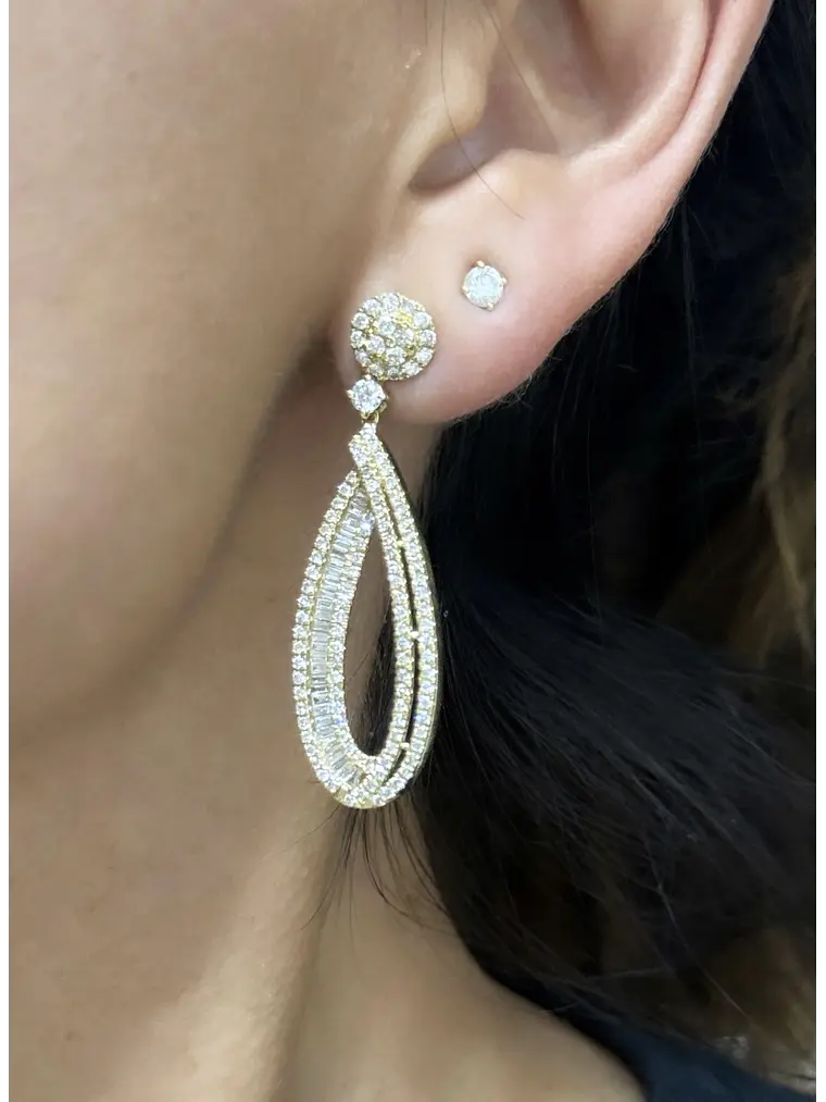 Impactantes Aros Largos de Diamantes 2.35 Ct Oro Amarillo 18K 3