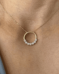 Collar Redondo Florcitas de Diamantes en Oro Amarillo 18K