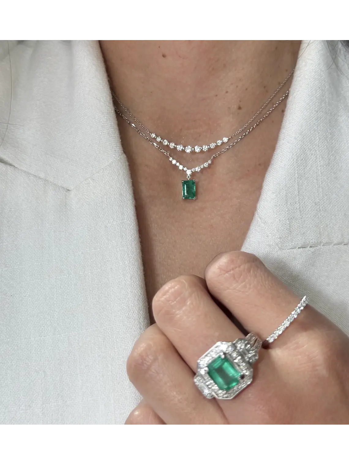 Collar Gran Esmeralda y Diamantes en Oro Blanco 18K 2