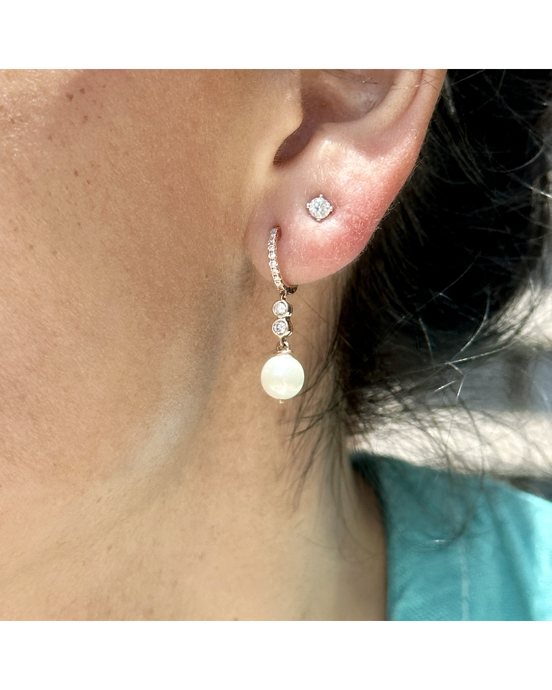 Aros Perla y Diamantes en Oro Amarillo 18K