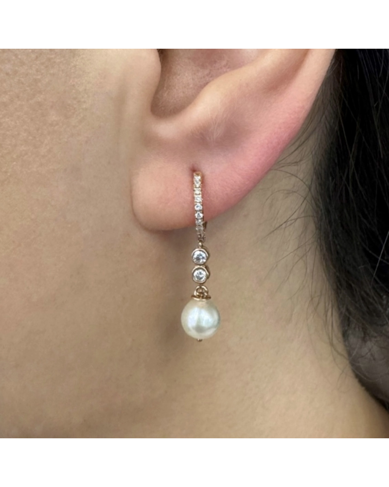 Aros Perla y Diamantes en Oro Amarillo 18K