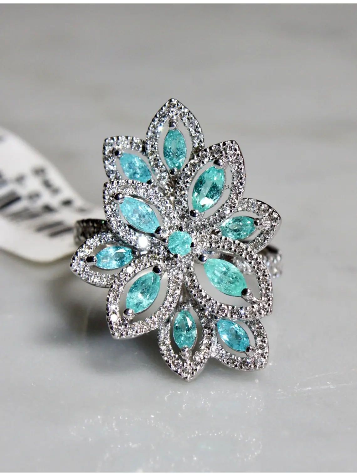 Espectacular Anillo 11 Turmalinas Paraíba Neón con Halo de Diamantes en Platino 3