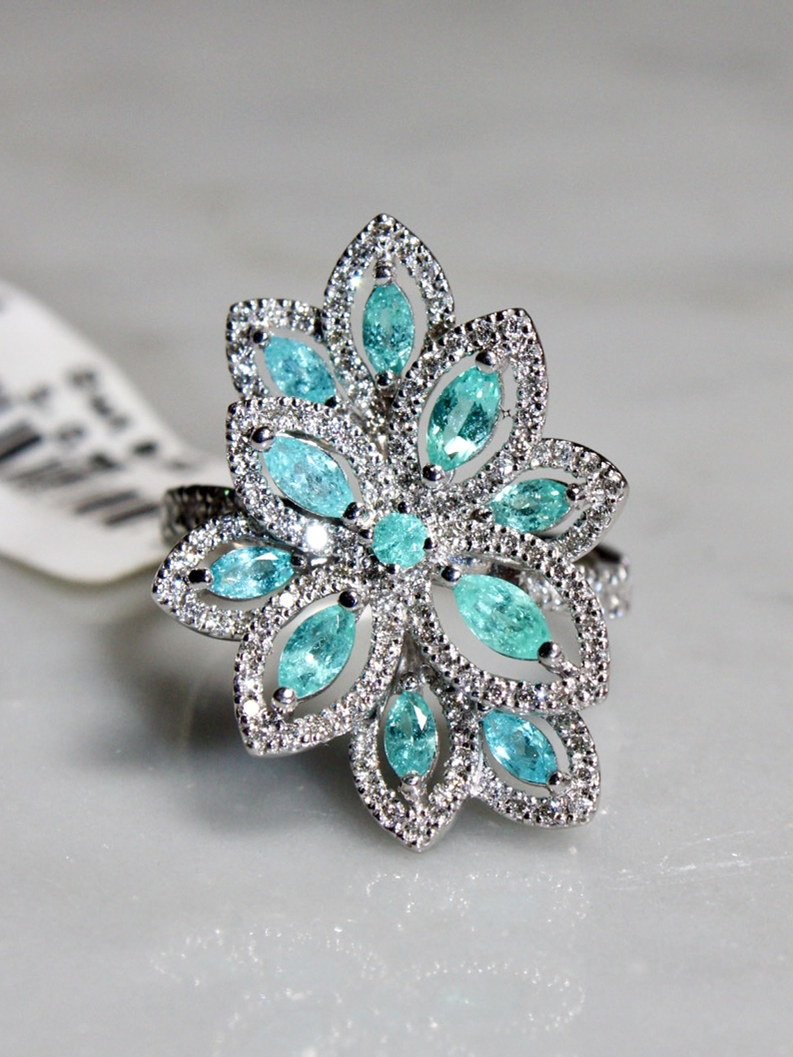 Espectacular Anillo 11 Turmalinas Paraíba Neón con Halo de Diamantes en Platino 3