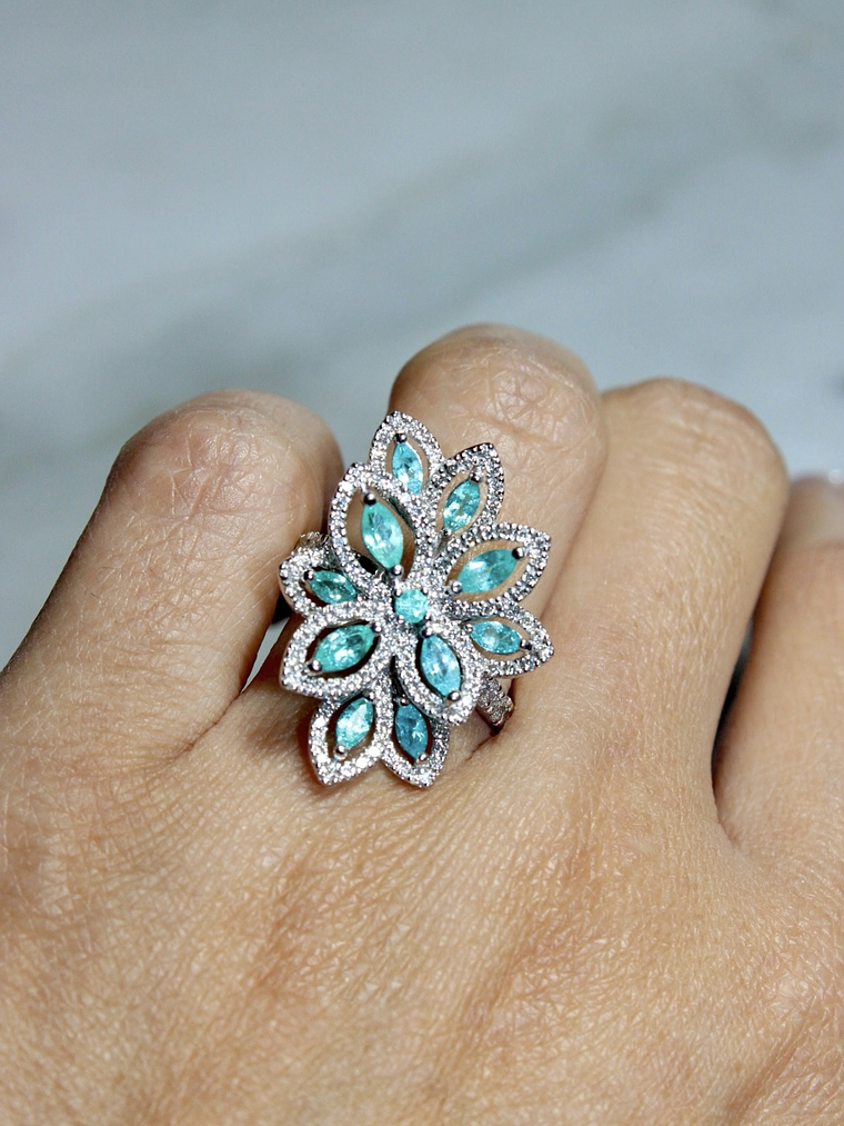 Espectacular Anillo 11 Turmalinas Paraíba Neón con Halo de Diamantes en Platino 4