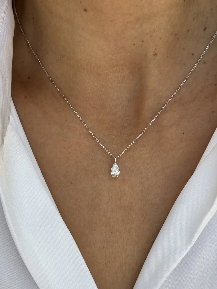 Collar Punto de Luz Diamante Corte Gota Pera Oro Blanco 18K 3