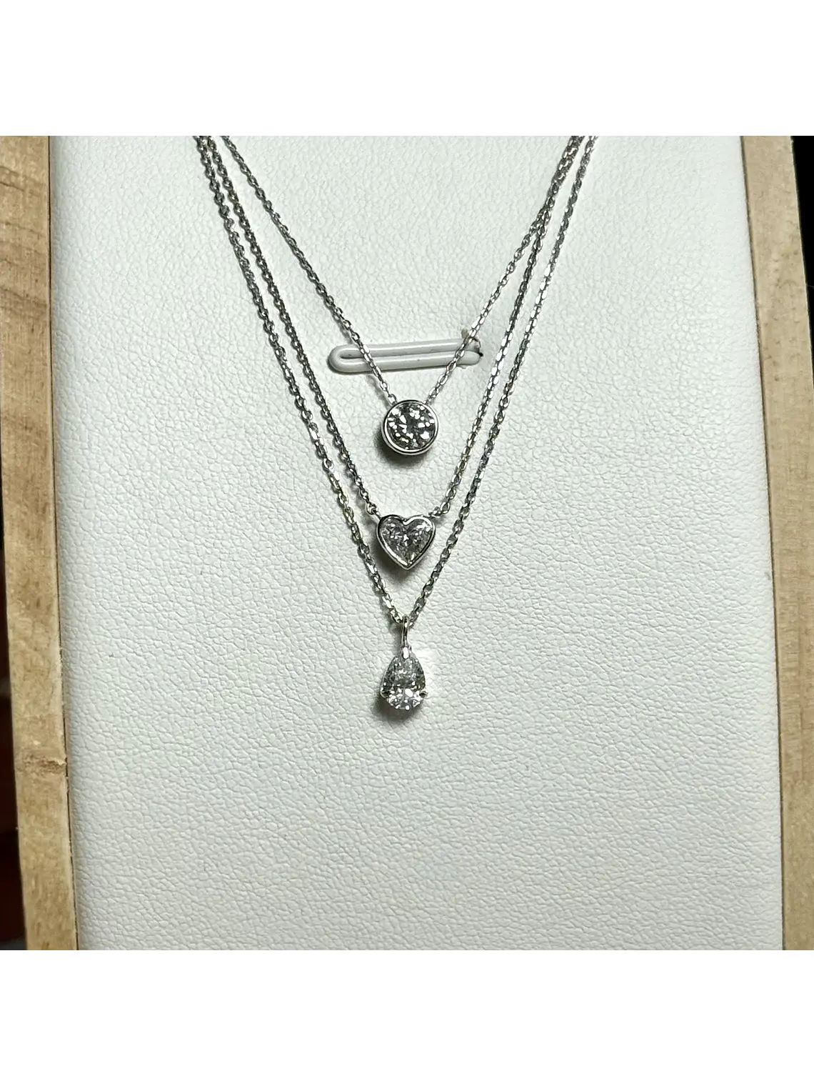 Collar Punto de Luz Diamante Corte Gota Pera Oro Blanco 18K 5