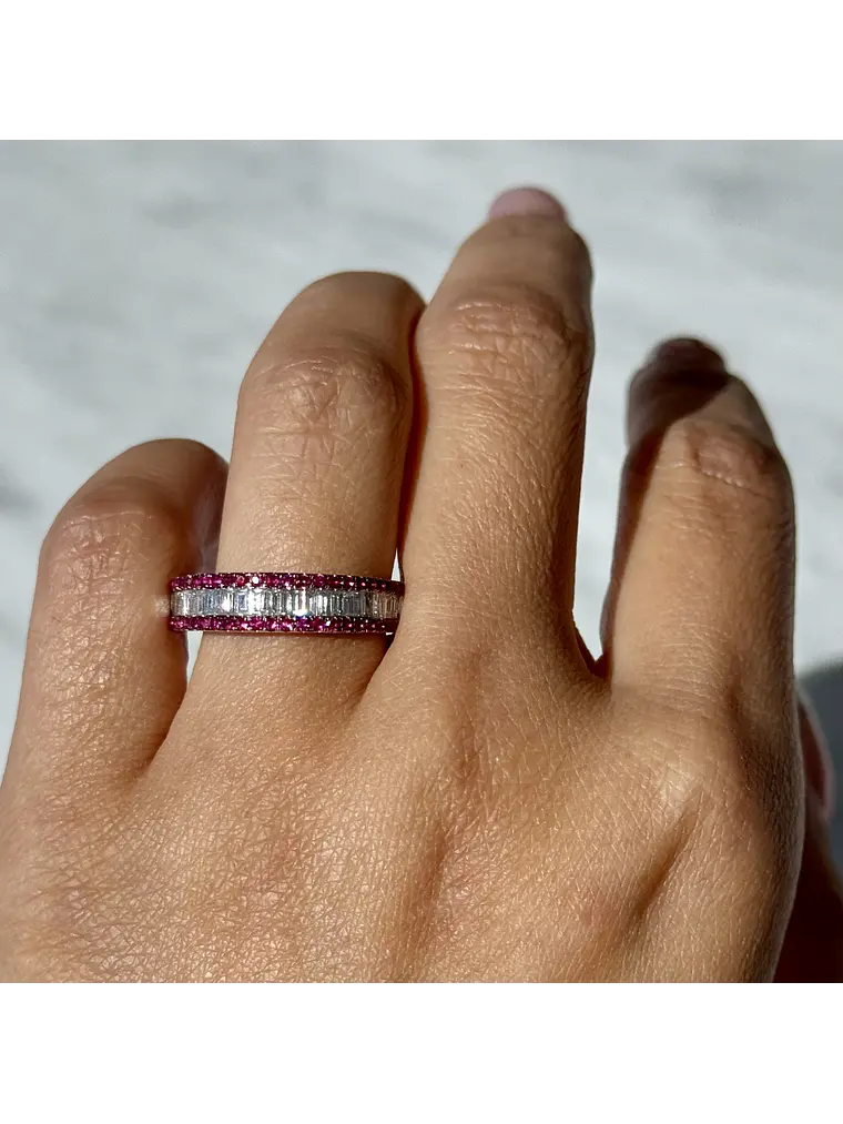 Anillo Cintillo Diamantes Baguette y Rubíes en Oro Blanco 18k 3