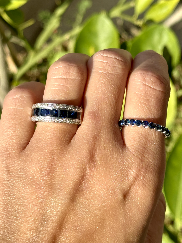 Anillo Medio Cintillo 11 Zafiros Azules en Oro Blanco 18K 2