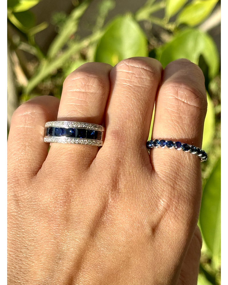 Anillo Medio Cintillo 11 Zafiros Azules en Oro Blanco 18K