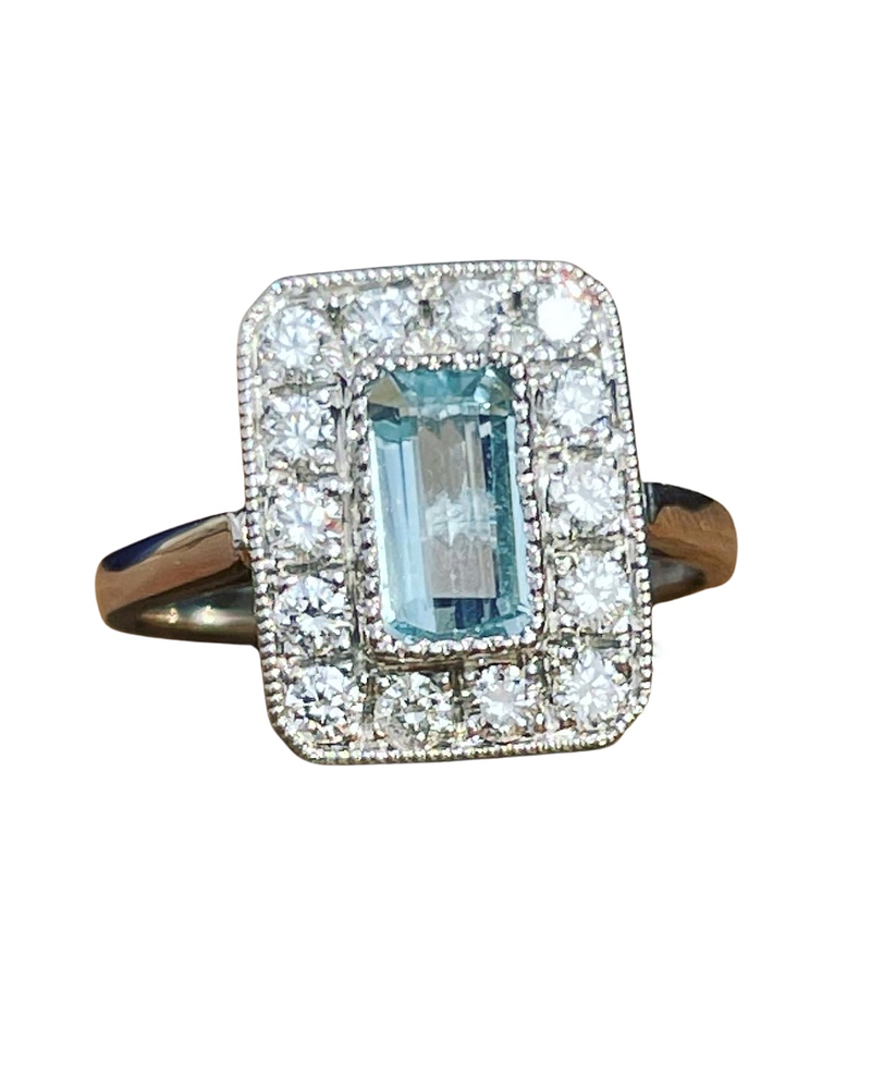 Anillo Aguamarina Baguette con Halo de Diamantes en Platino