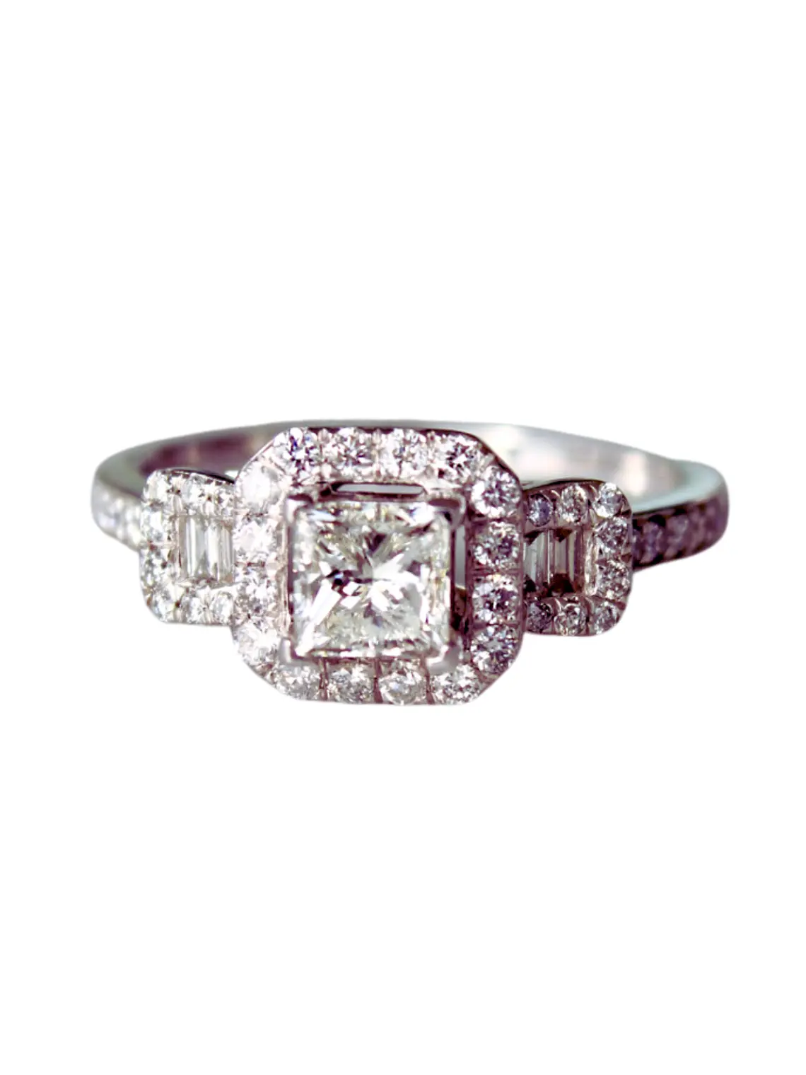 Anillo Solitario Diamante Princess y Diamantes laterales en Oro Blanco 18k 1